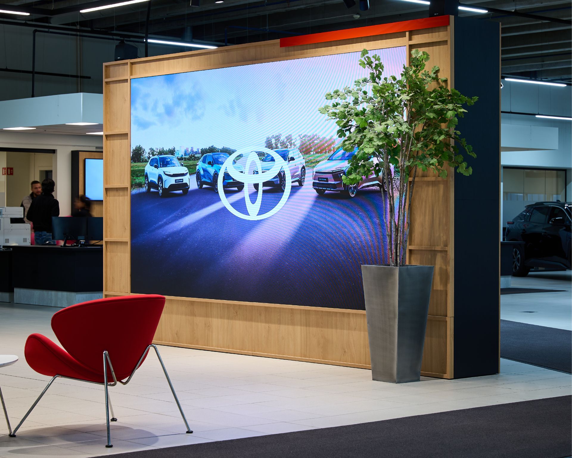 Pantalla de vídeo Hero Wall de Toyota que muestra contenidos dinámicos de la marca.