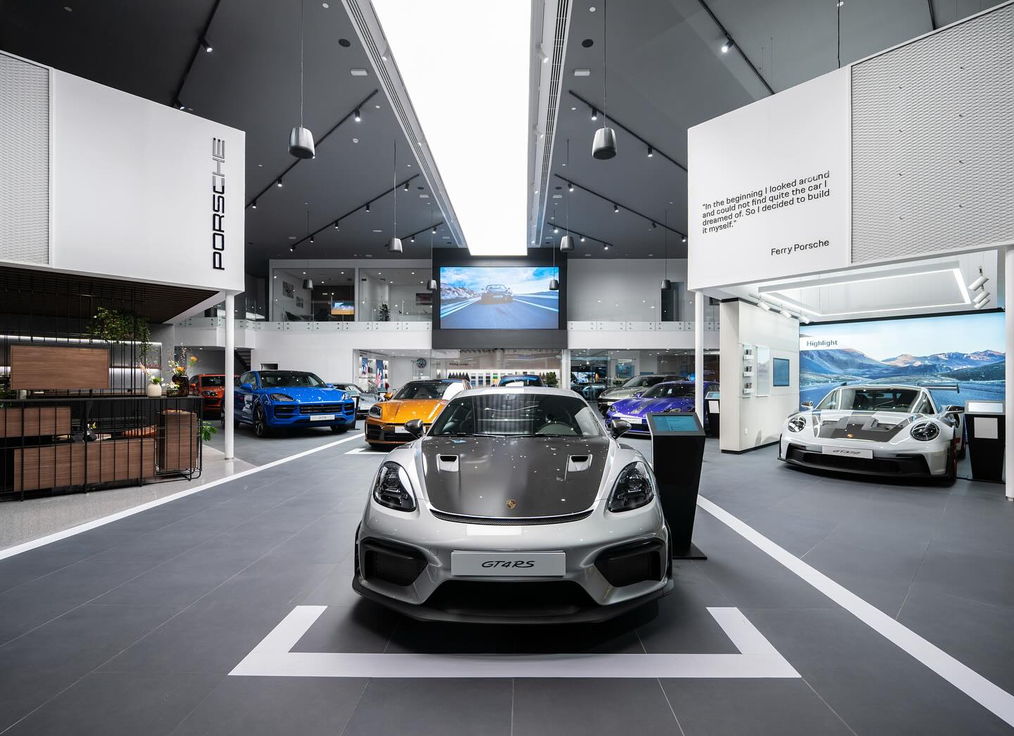 LED Screens and Digital Price Tags in a Porsche dealership integrated by TRISON.