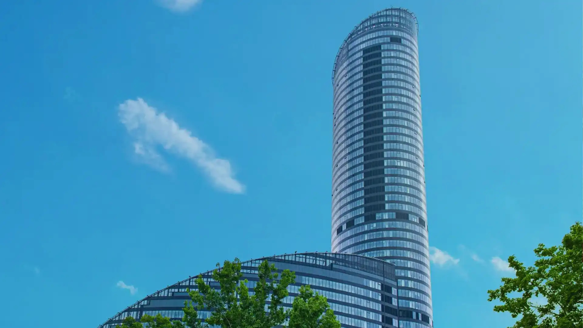 Vista esterna dell'edificio Sky Tower in Polonia.