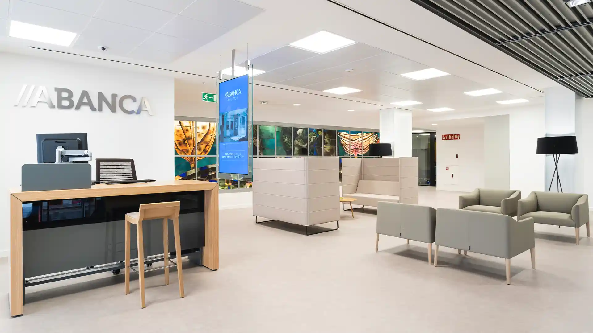 abanca-headquarters-oled-waiting-area