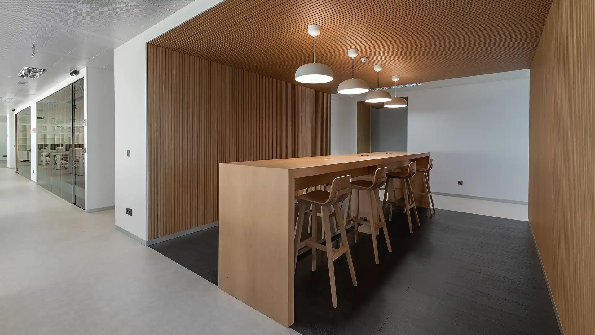 Detail of Acciona’s 3×3 video wall used for corporate presentations and training, integrated by TRISON in Madrid