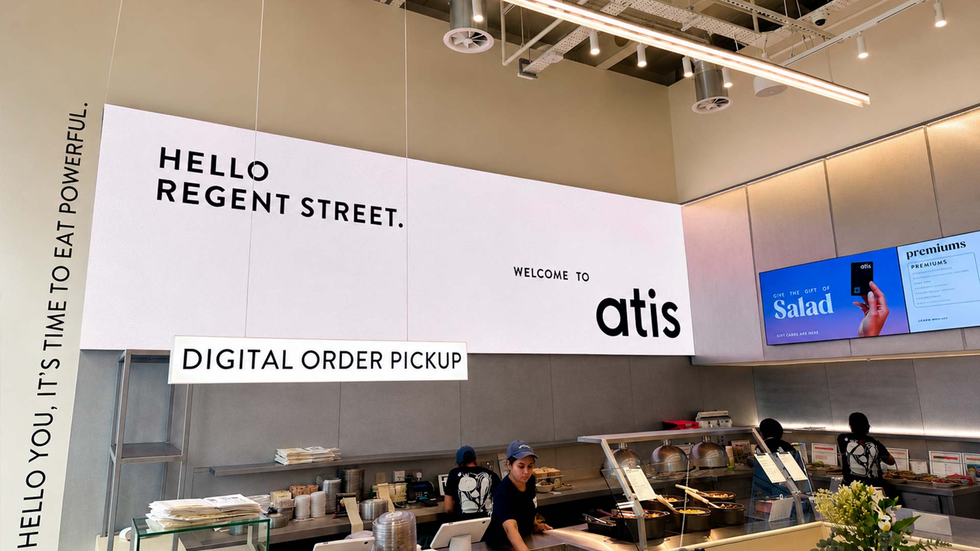 Pantalla LED de gran formato instalada por TRISON en el restaurante insignia de Atis en Regent Street, Londres