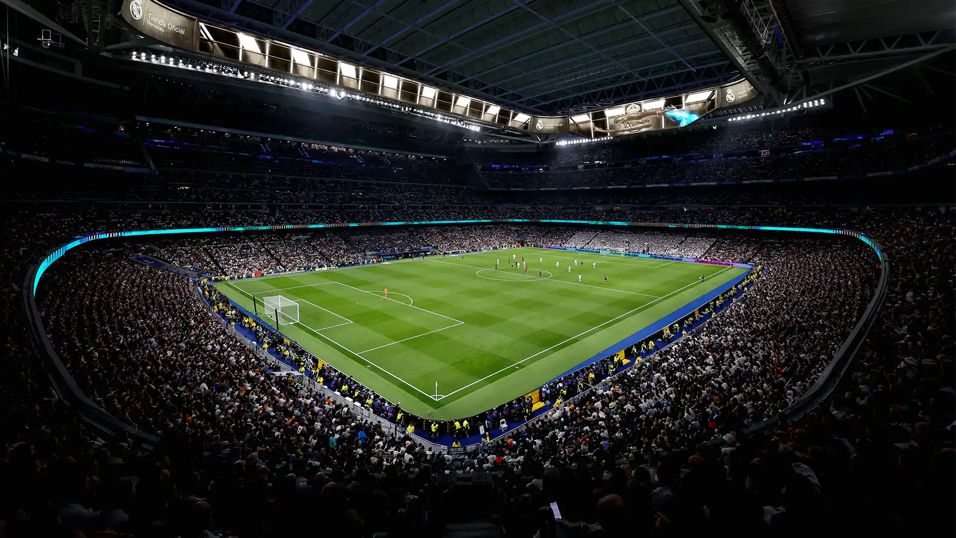 Trasformazione digitale del Real Madrid Official Megastore con zone interattive, contenuti coinvolgenti ed esperienze di vendita innovative.