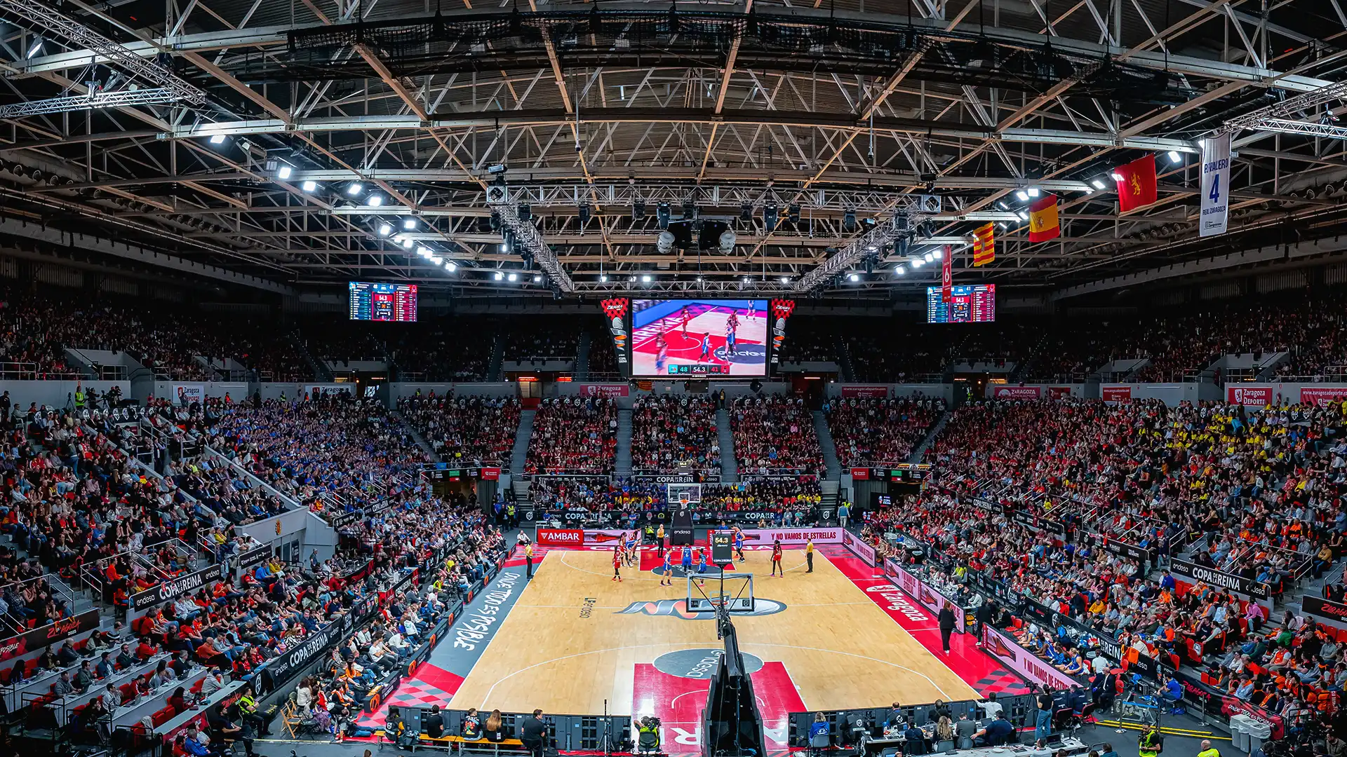 TRISON Yellowbricks audiovisuelle Installation auf der Copa de la Reina 2025 in Zaragoza