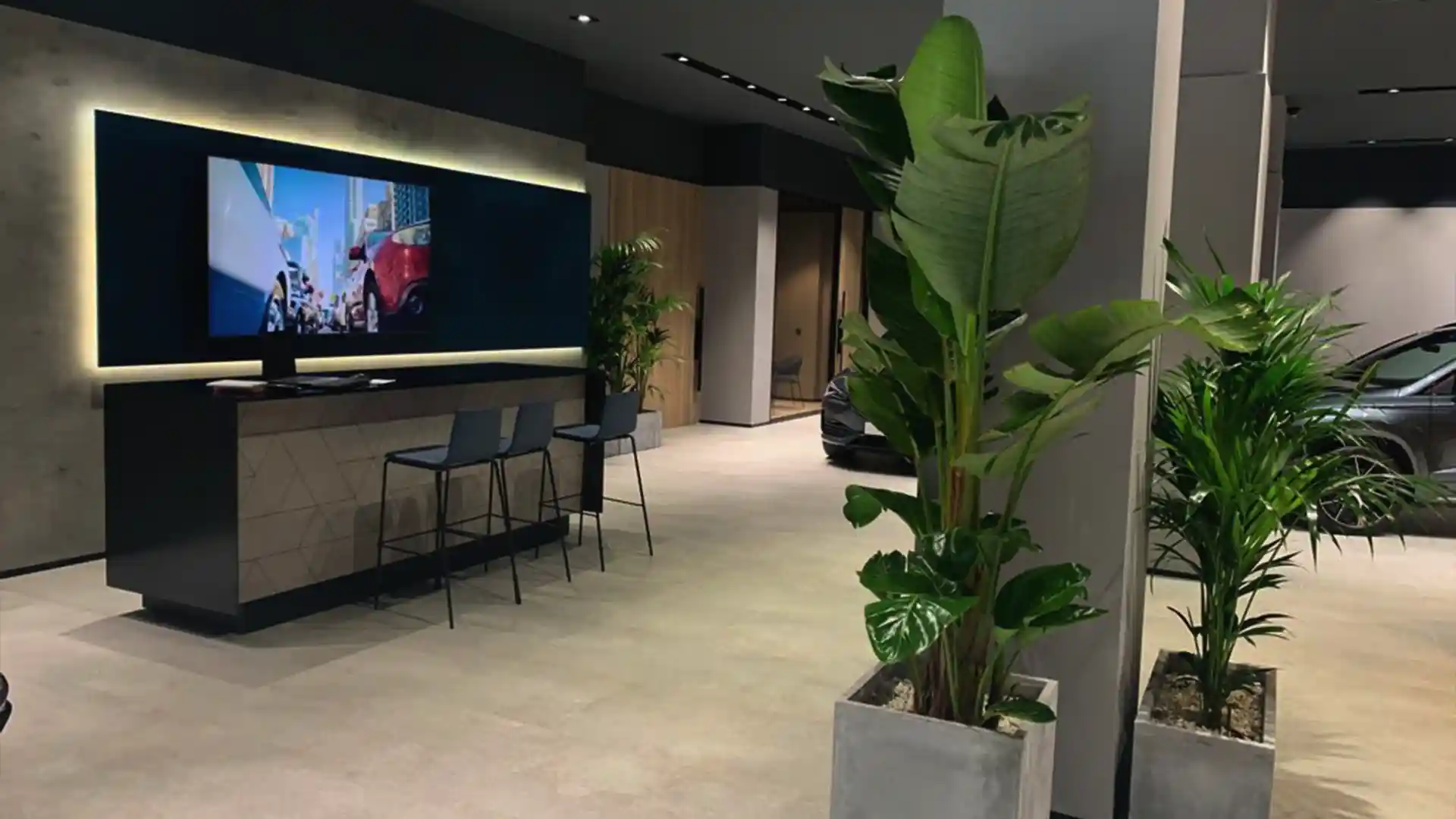 Vue du CUPRA City Garage Paris avec écran LED et visuels immersifs de la marque