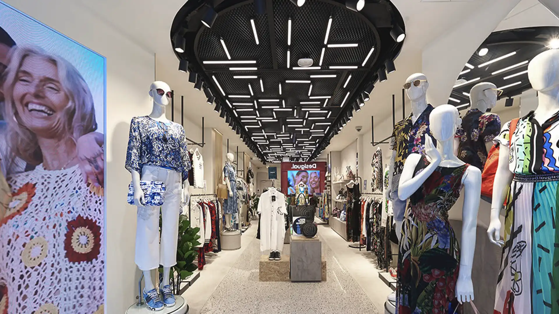 Desigual Tokyo: Digital flagship and technological immersion | TRISON