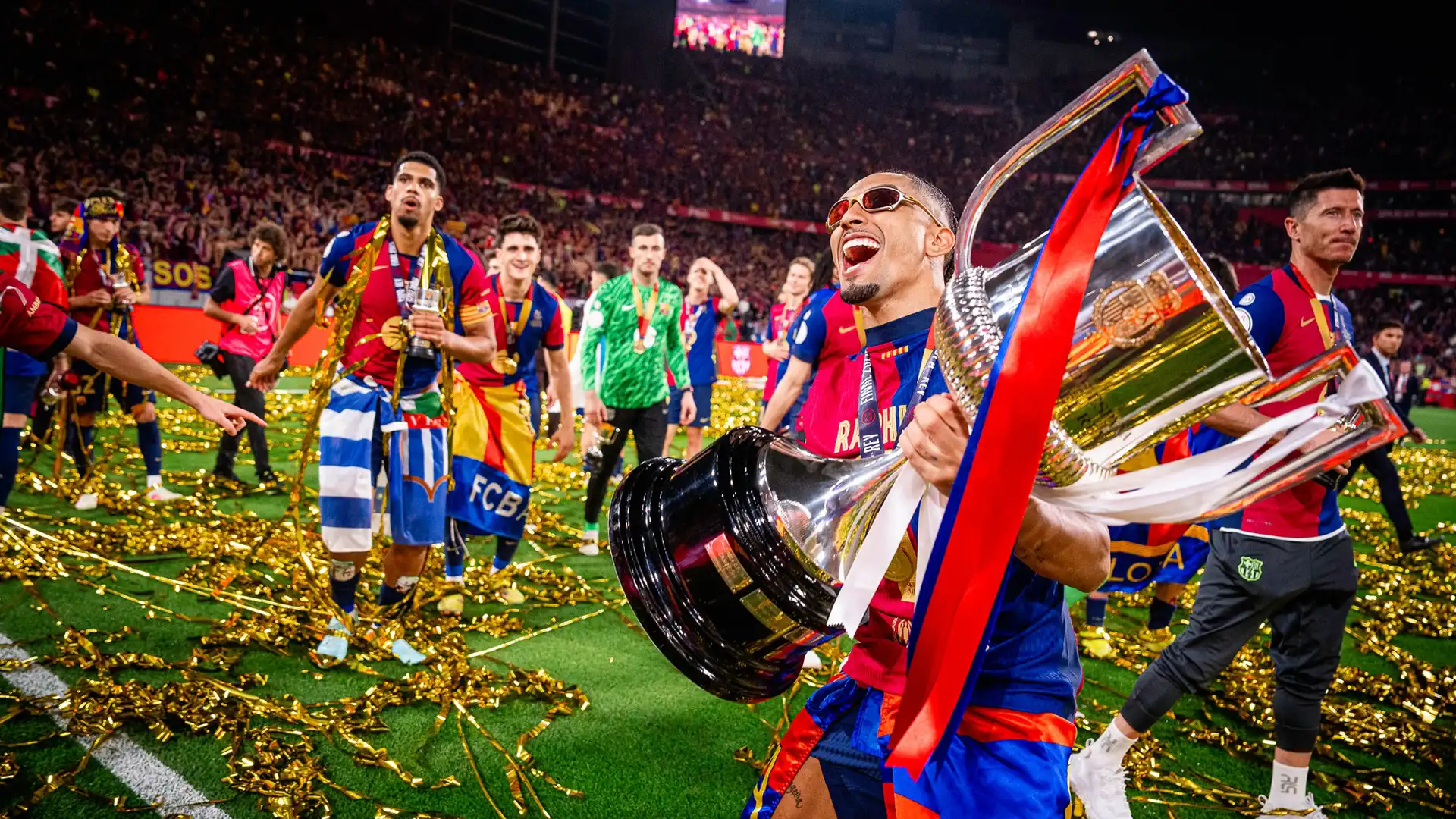 Les fans découvrent le spectacle audiovisuel immersif lors de la finale de la Coupe RFEF 2025.