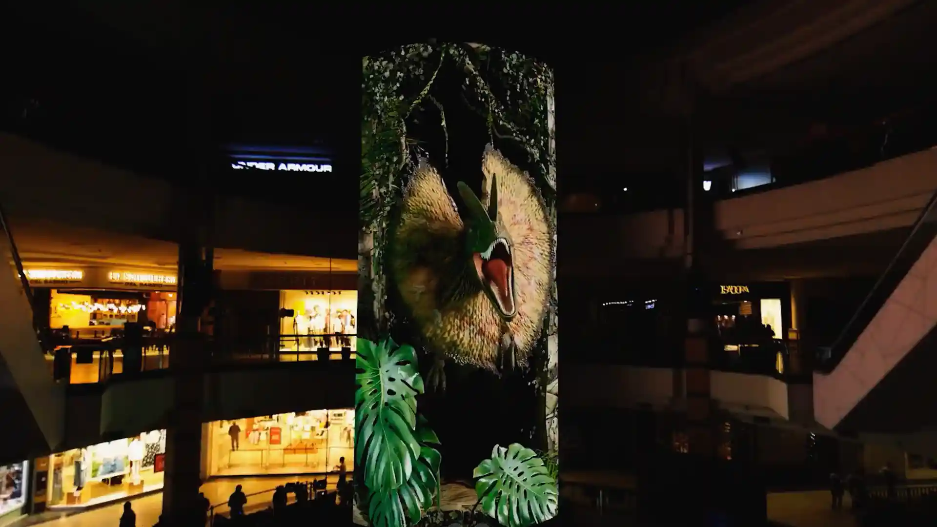 Gebogenes LED-Display, das im Florida Center für faszinierende digitale Erlebnisse sorgt.