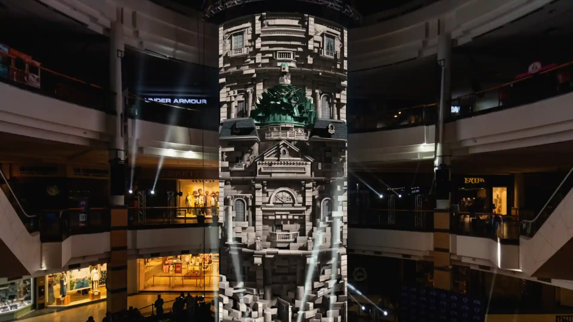 Gekrümmter, hochauflösender LED-Bildschirm mit beeindruckenden Bildern im Florida Center.