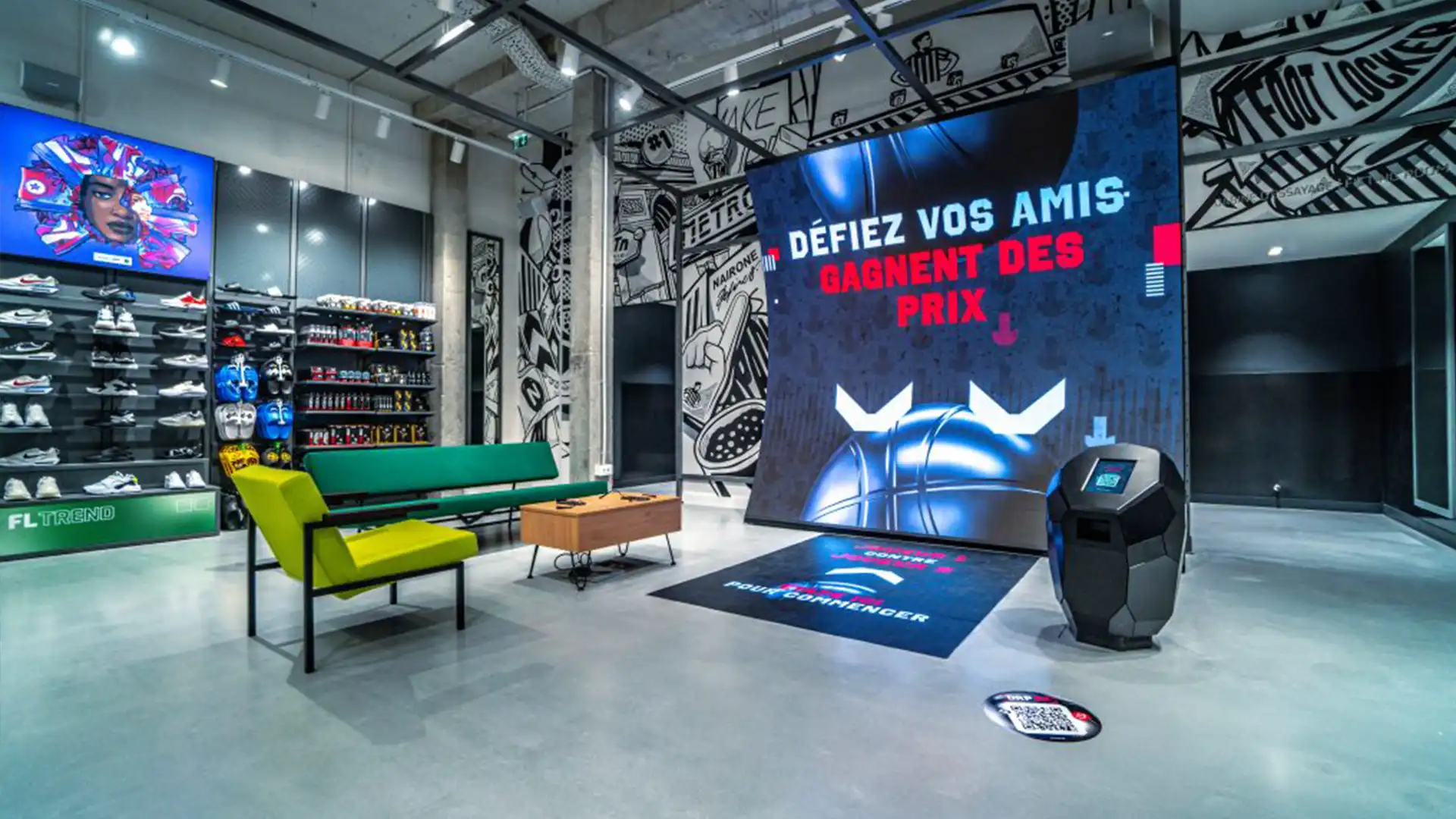 Activation numérique déclenchée par le mouvement permettant une interaction dynamique avec l'utilisateur dans Foot Locker Paris.