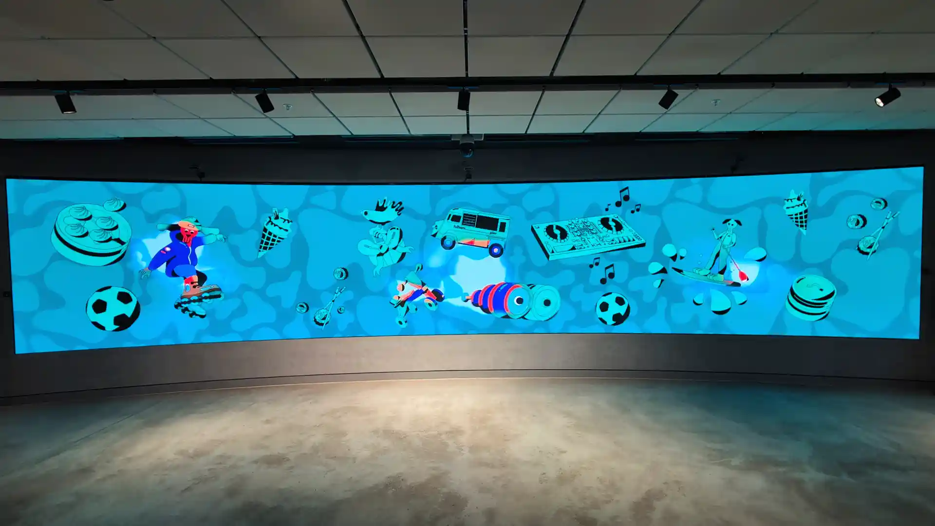 Riesige LED-Wand mit interaktiven Inhalten am Fulham Pier.