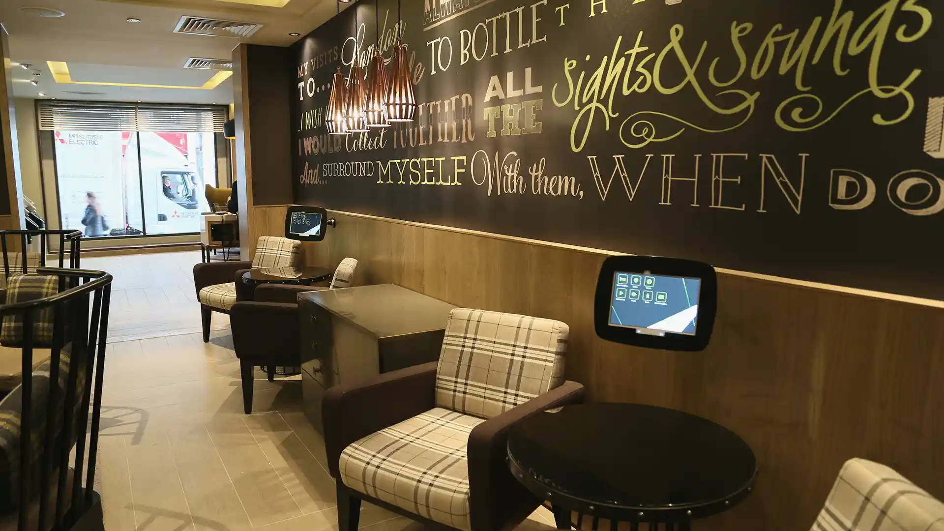 Digitale Self-Check-in-Automaten im Hub Premier Inn sollen die Ankunft der Gäste vereinfachen