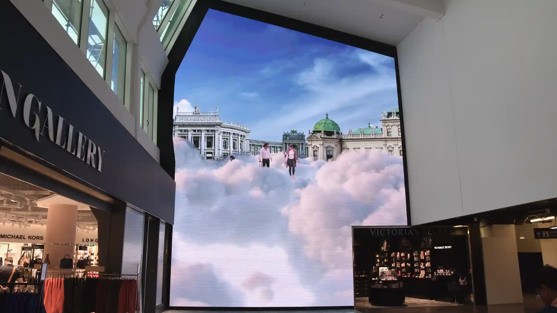 Immersive LED retail experience at Lagardère Travel Retail’s Fashion Gallery in Vienna Airport.