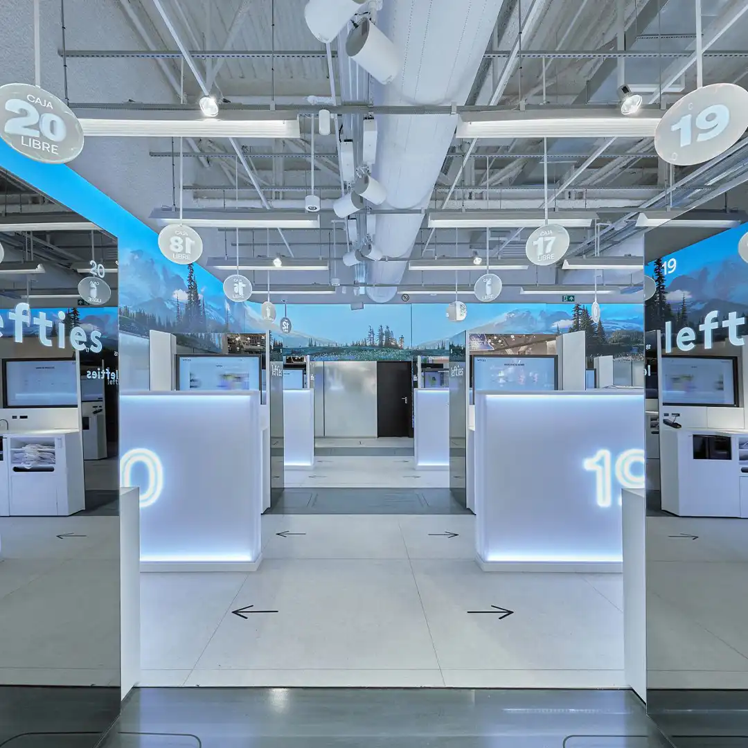 Self-checkout and queue management area at Lefties Montera with digitalised workflows.