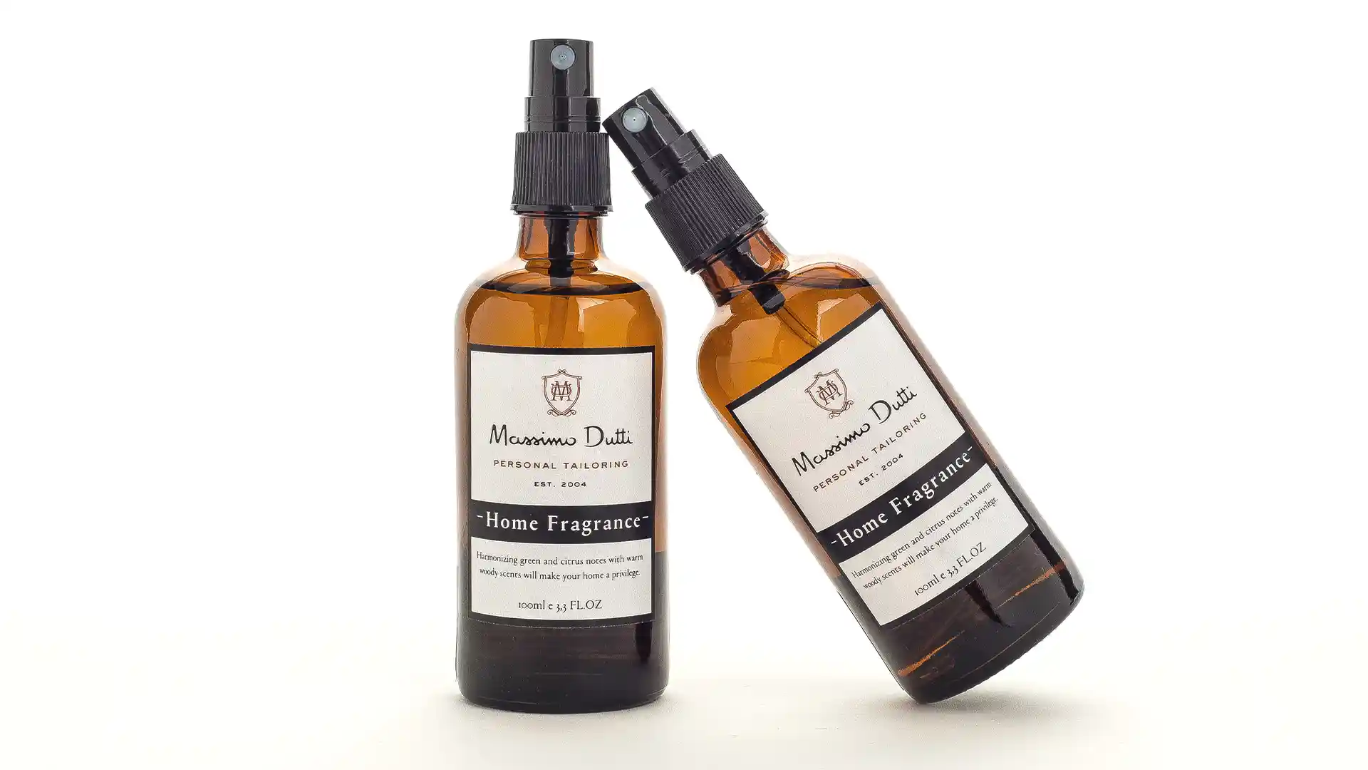 Composition de notes de parfum naturelles façonnant la signature olfactive exclusive de Massimo Dutti.