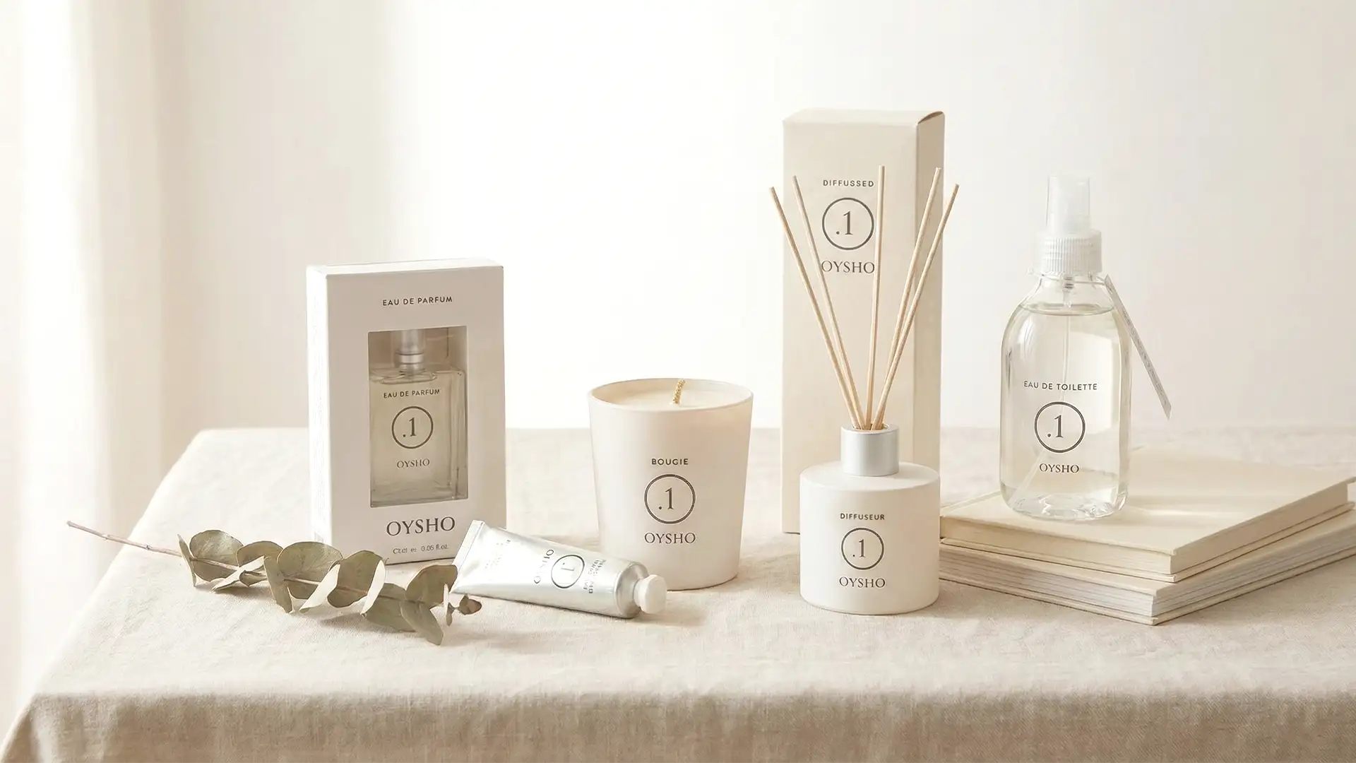 Les produits cosmétiques et les parfums Oysho sont présentés en magasin, élargissant ainsi l'offre de la marque en matière de style de vie.