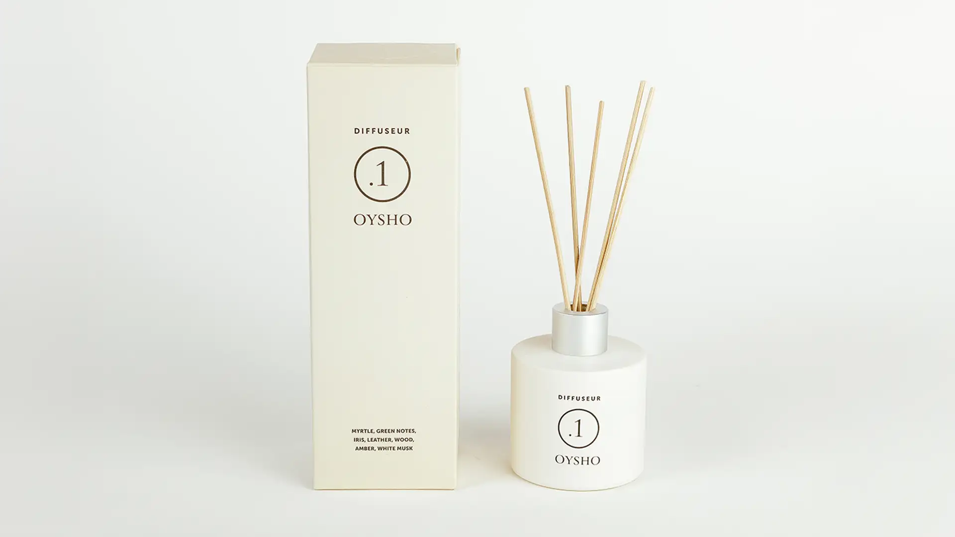 Bougies parfumées Oysho et produits de style de vie conçus pour améliorer l'expérience multisensorielle de la vente au détail.