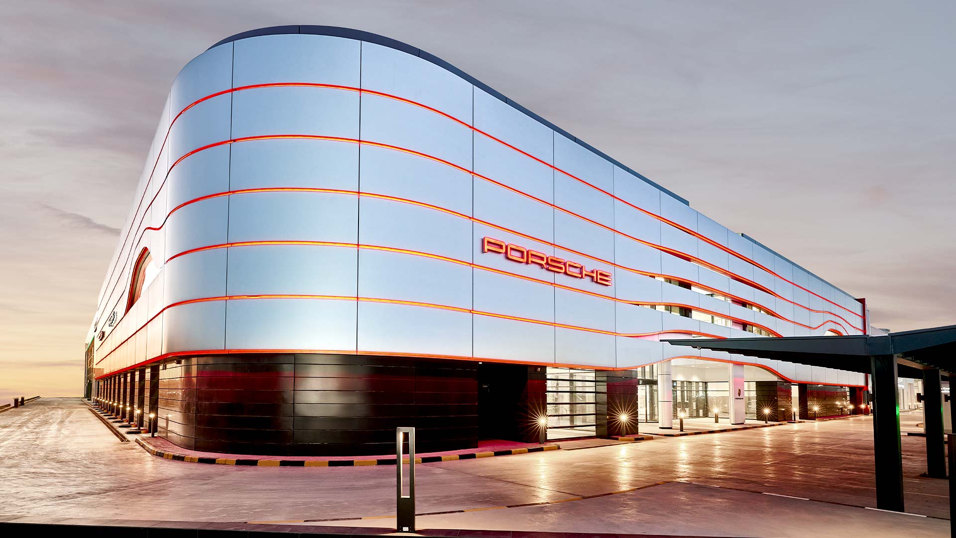 Vue extérieure d'une concession Porsche digitalisée par TRISON dans le cadre du programme de transformation mondiale