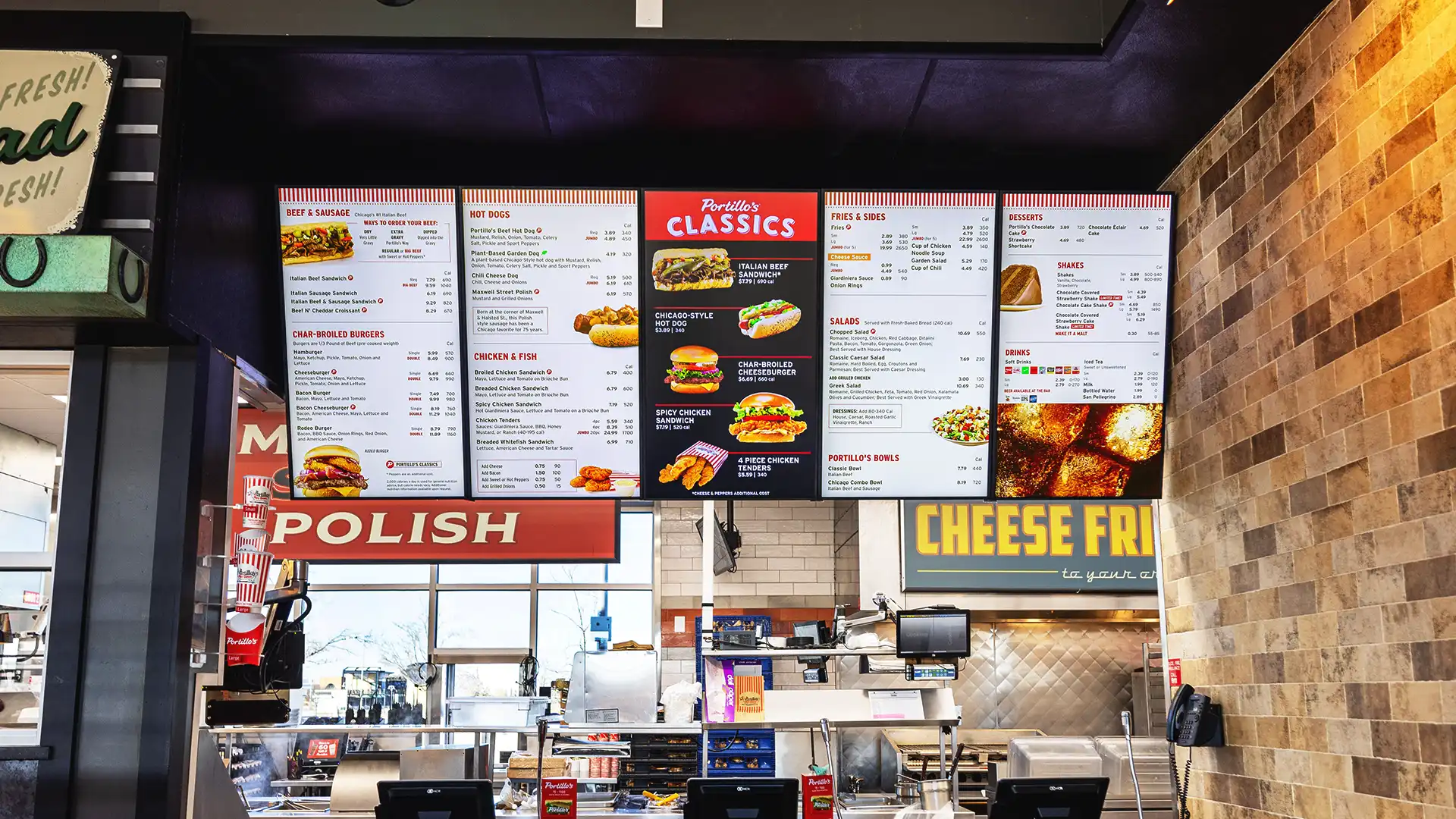 Primo piano del menu digitale di Portillo che mostra sezioni animate e aggiornamenti in tempo reale grazie a TRISON North America.