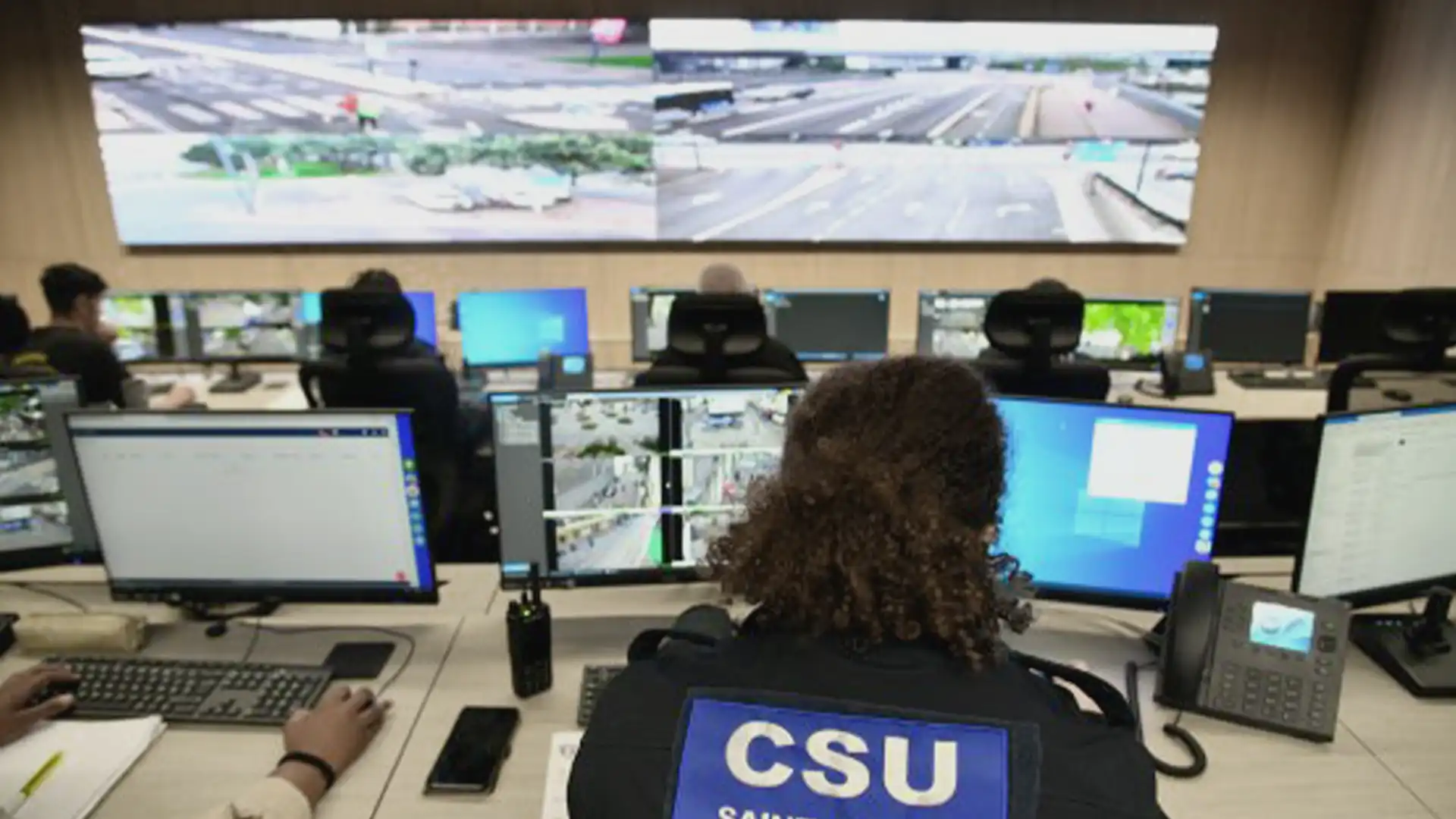 Supervision room at Saint-Denis police headquarters featuring high-resolution LED screens and VUWALL control system integrated by TRISON.