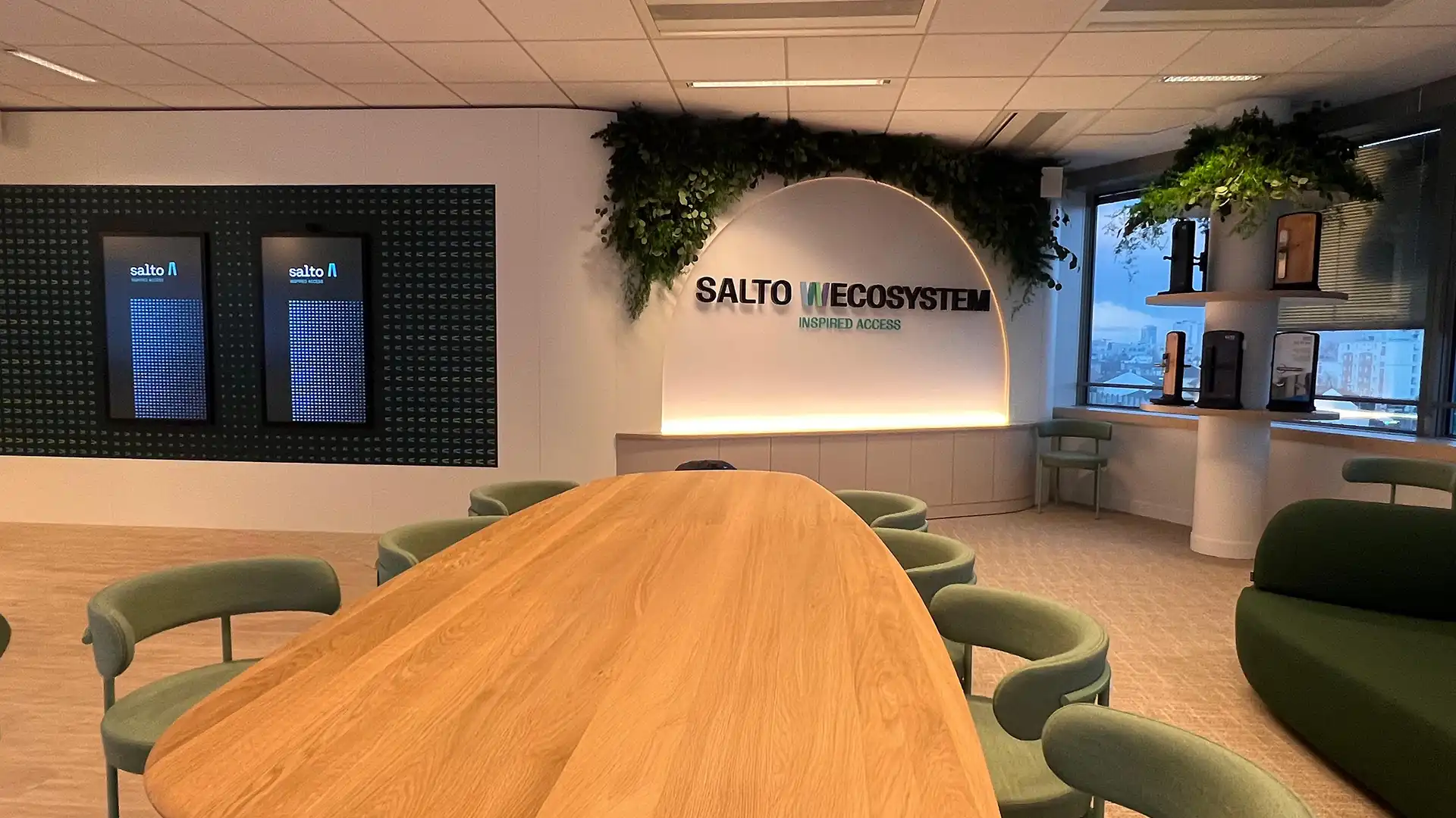 Dettaglio degli schermi interattivi touch screen e dei dispositivi 