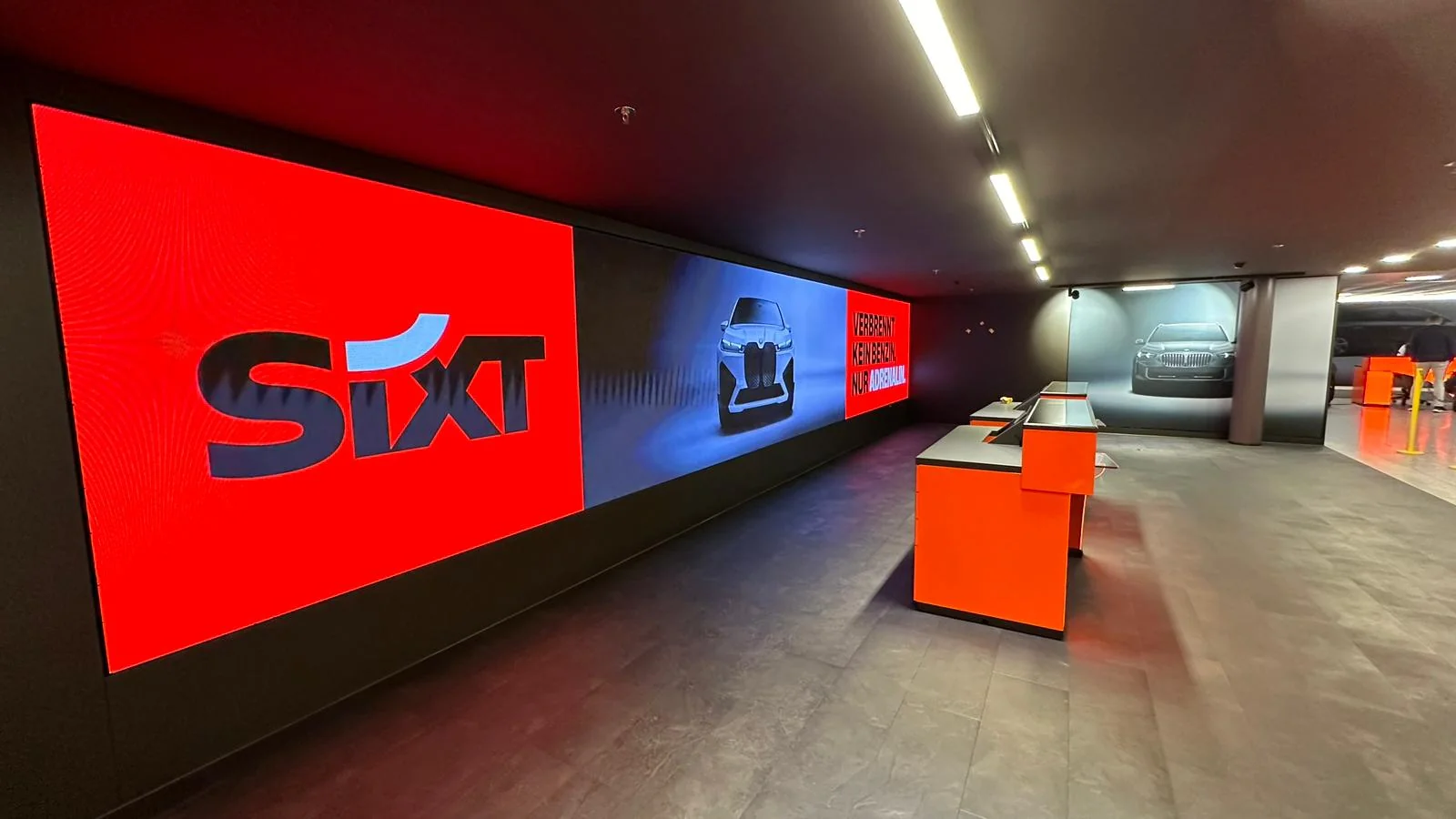 sixt-zurich-airport-led-wall-front