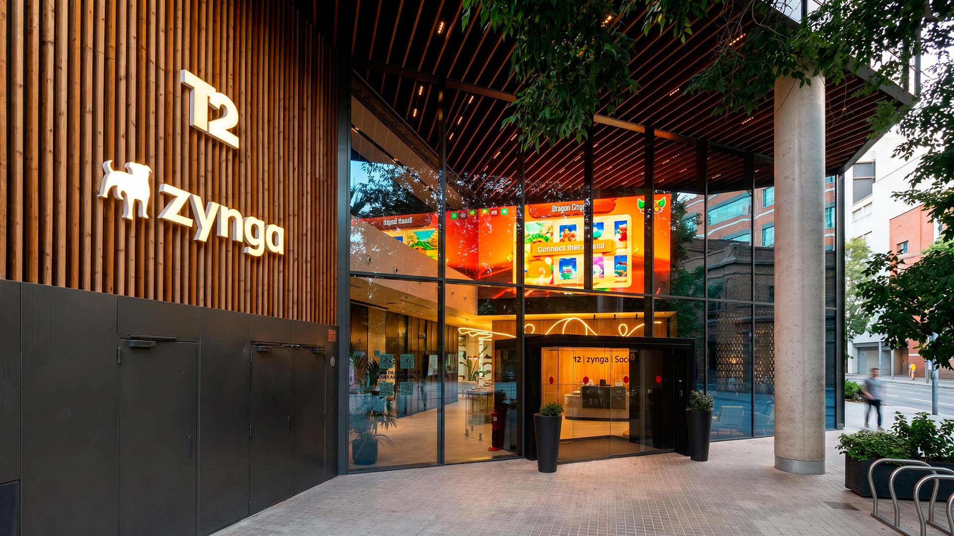 Corporate LED Wall in Barcelona am Eingang von Social Point mit Live-Spielinhalten