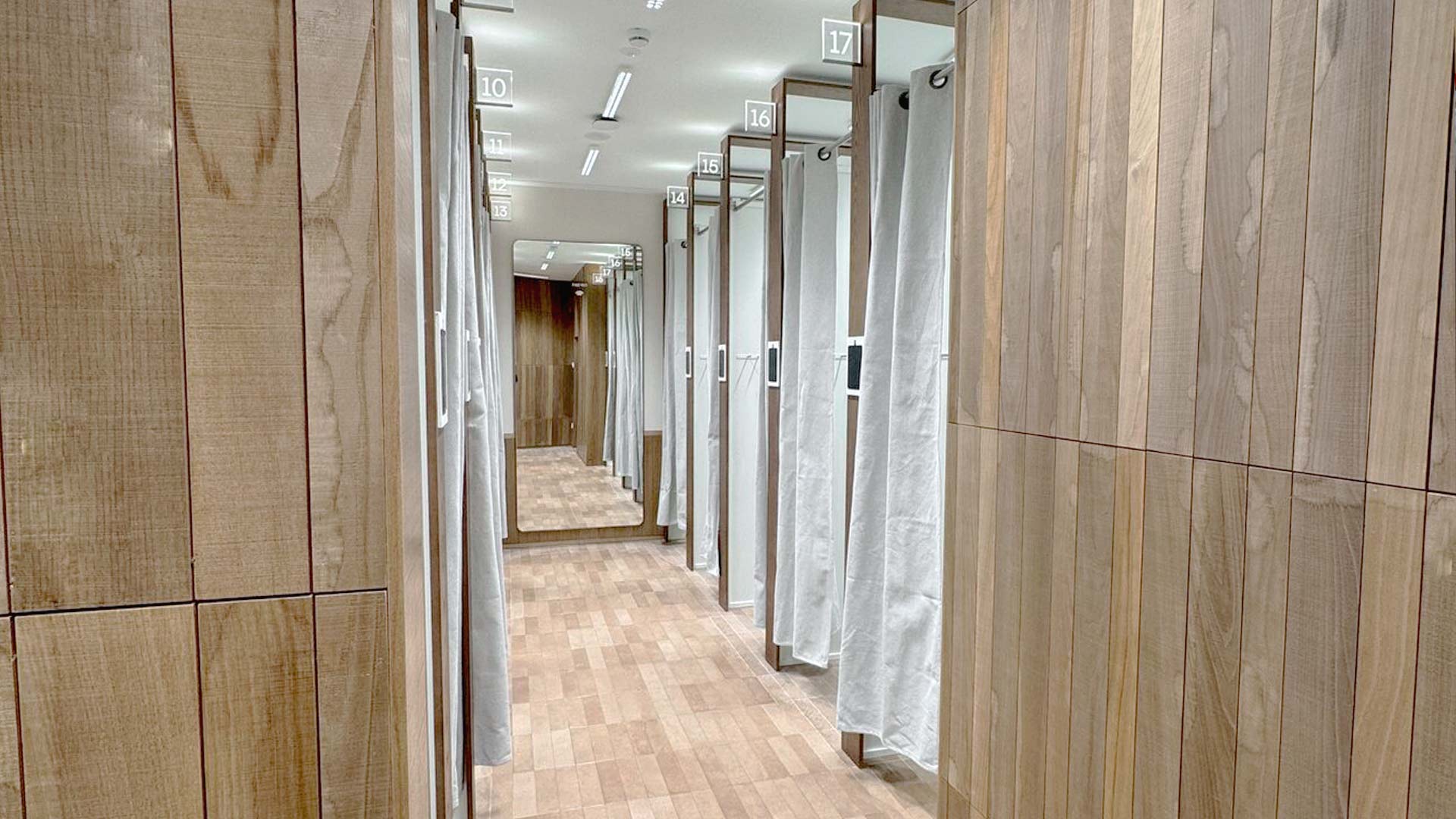 Exterior view of the smart fitting room area developed by TRISON for Stradivarius at Mall of Istanbul