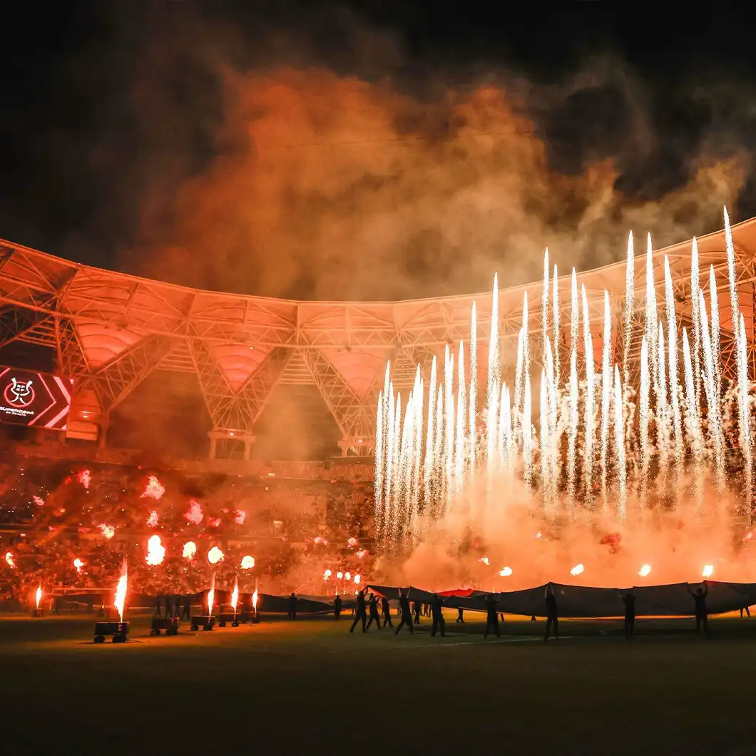 Branding-Visuals, die das Prestige des spanischen Supercups 2025 in Saudi-Arabien unterstreichen.