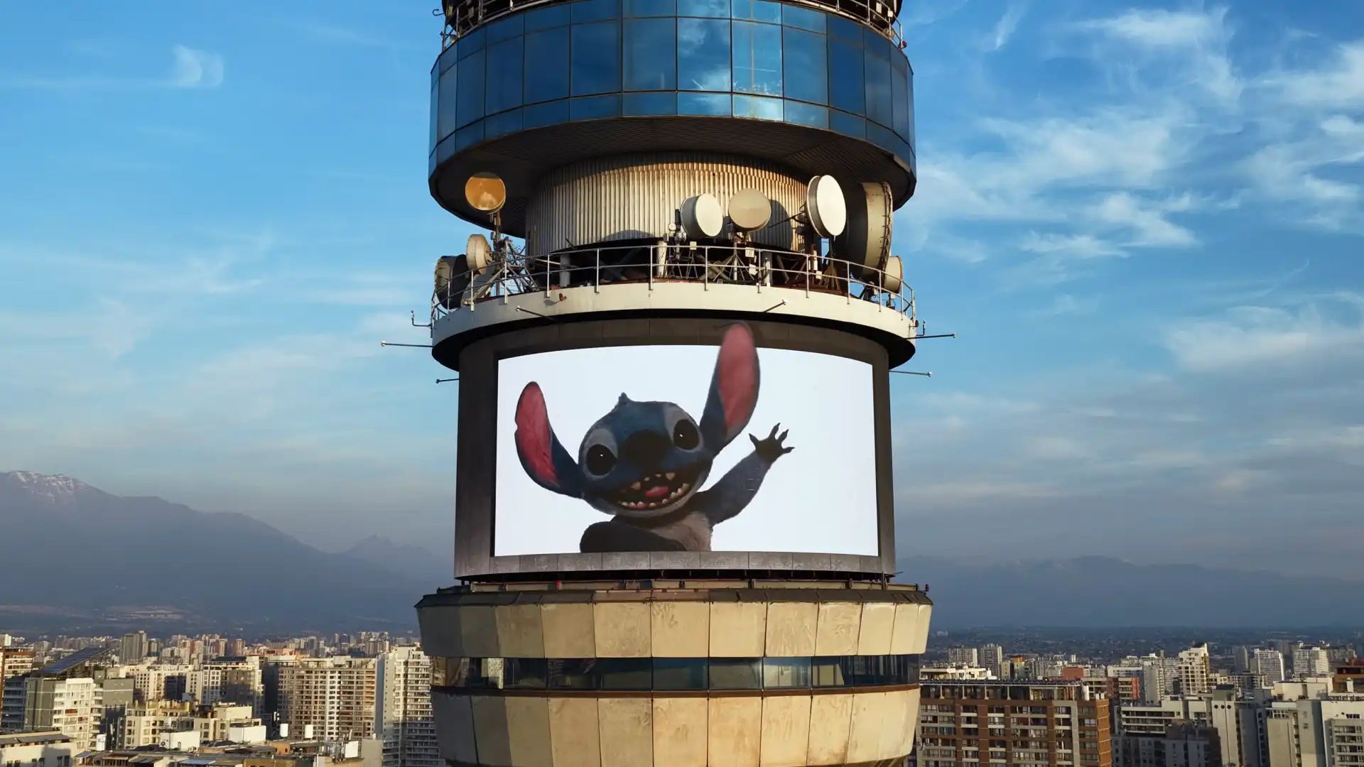 Panoramic shot of Torre Entel showing the full-height vertical LED display integrated by TRISON Necsum.