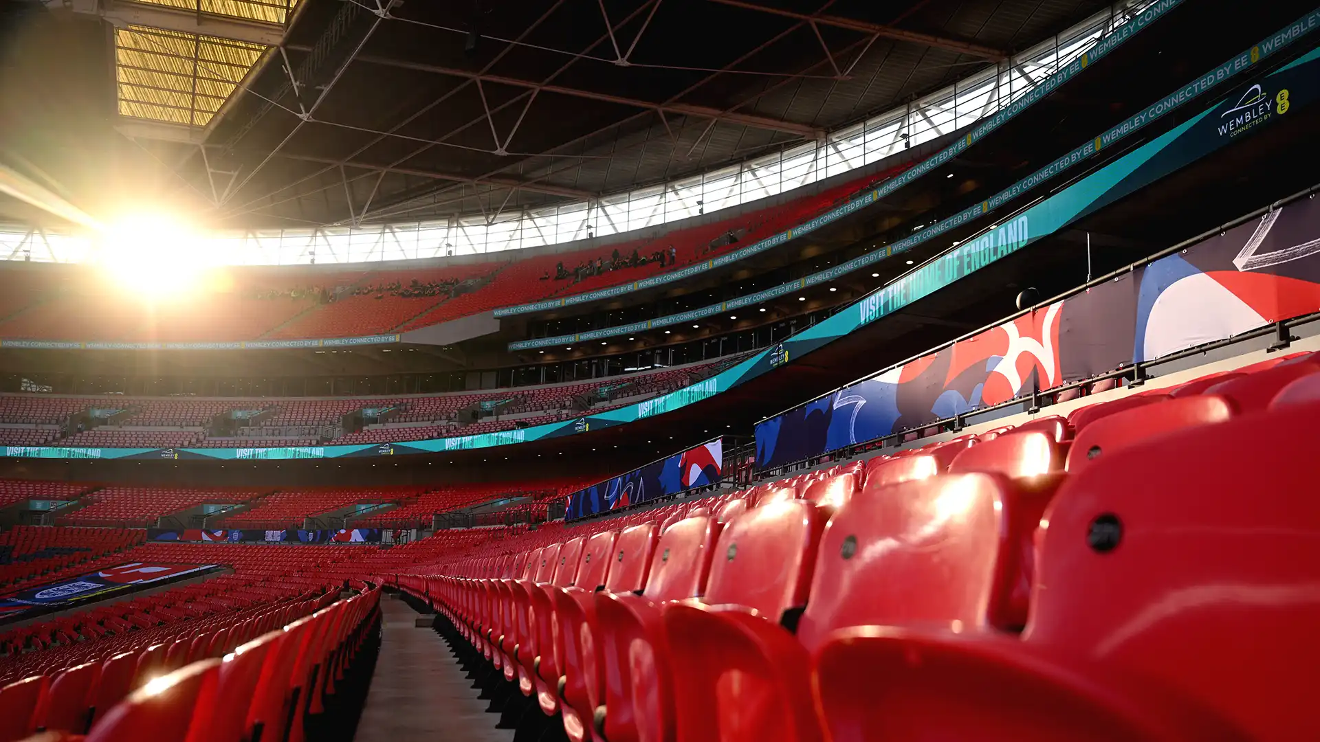 TRISON gère 1 200 écrans numériques dans le stade de Wembley, offrant un contenu événementiel personnalisé et synchronisé.