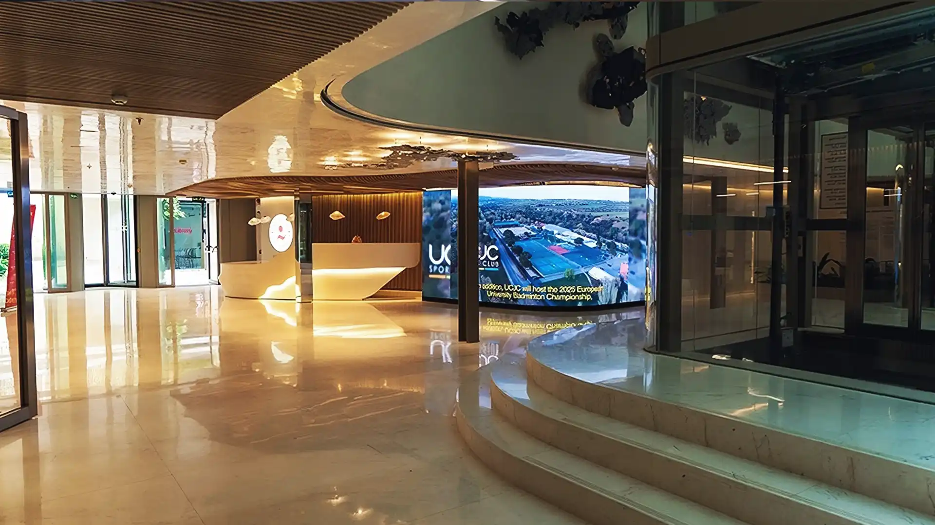Entrance of UCJC Castellana campus featuring curved LED display and integrated audiovisual systems by TRISON.