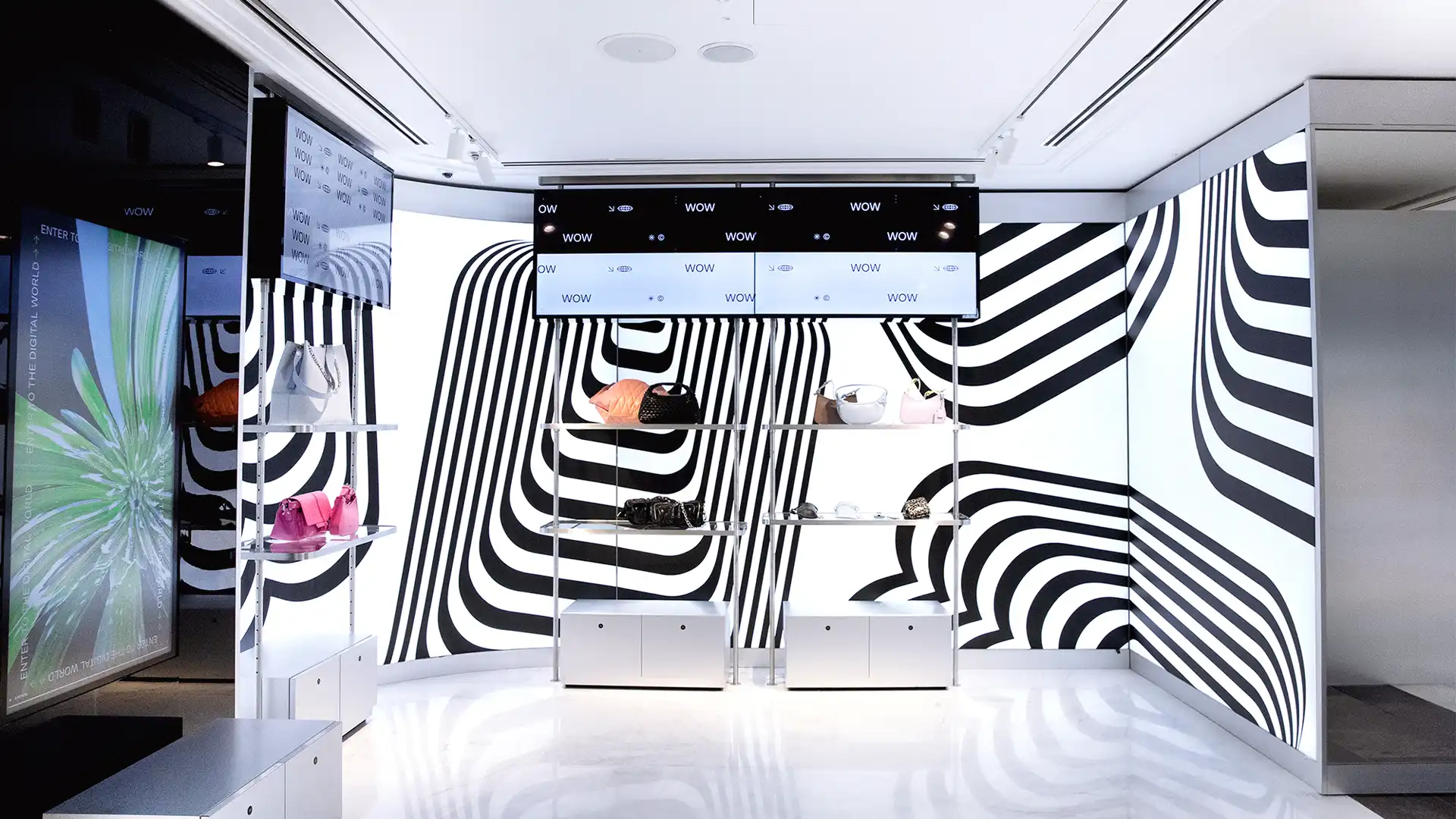 Netzwerk von Bildschirmen und Displays auf mehreren WOW Concept-Etagen.