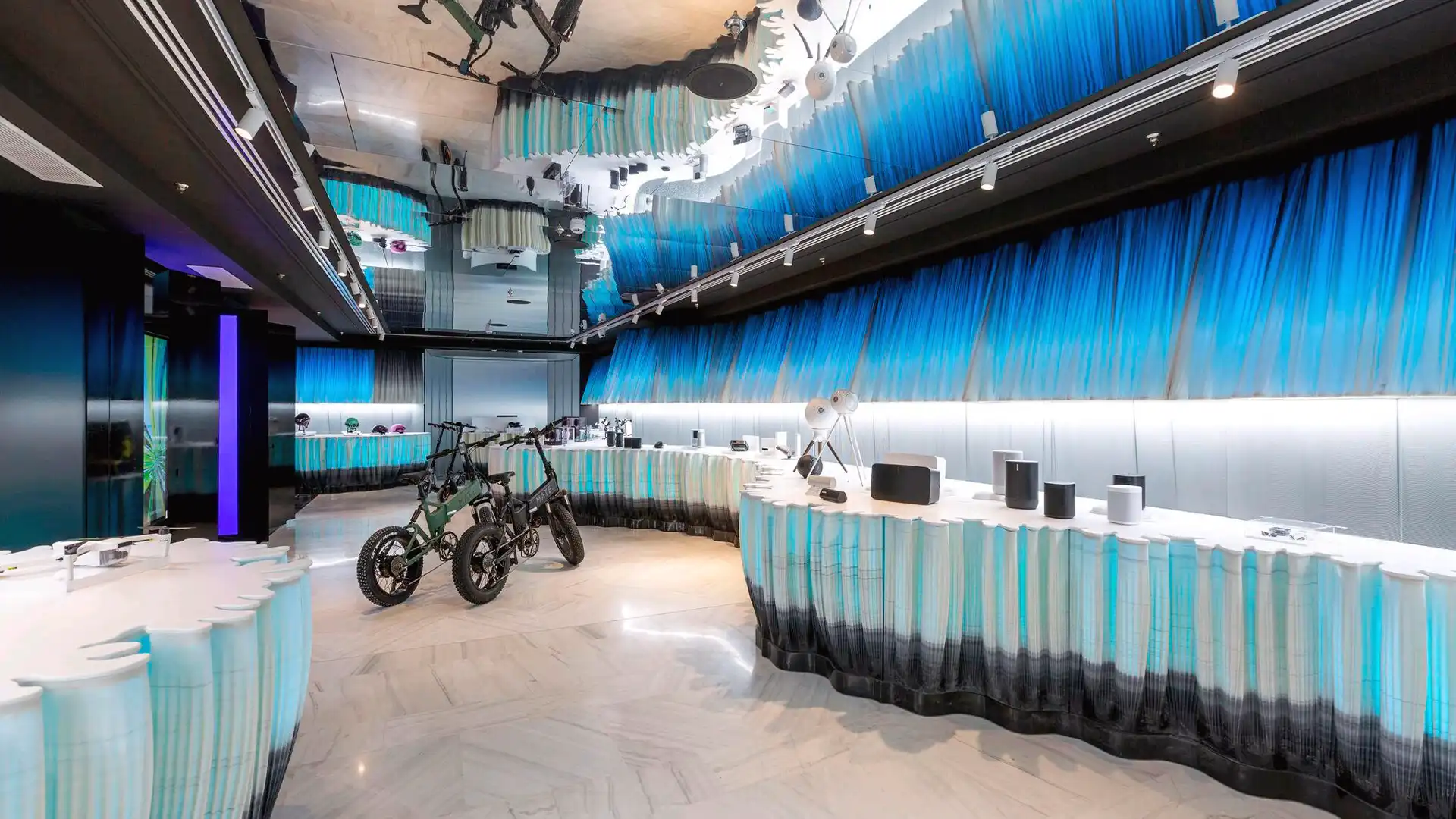 Immersives Mehrzonen-Audiosystem über mehrere Etagen im WOW Concept Madrid.